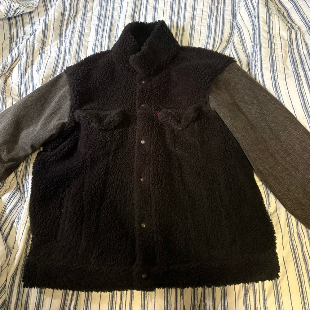 ** SOLDMen's Levi’s Black and Gray Sherpa Jacket**SOLD